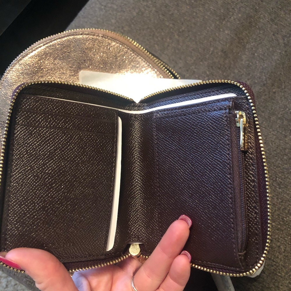 NWT Coach wallet 💋❤️ - Picture 3 of 4